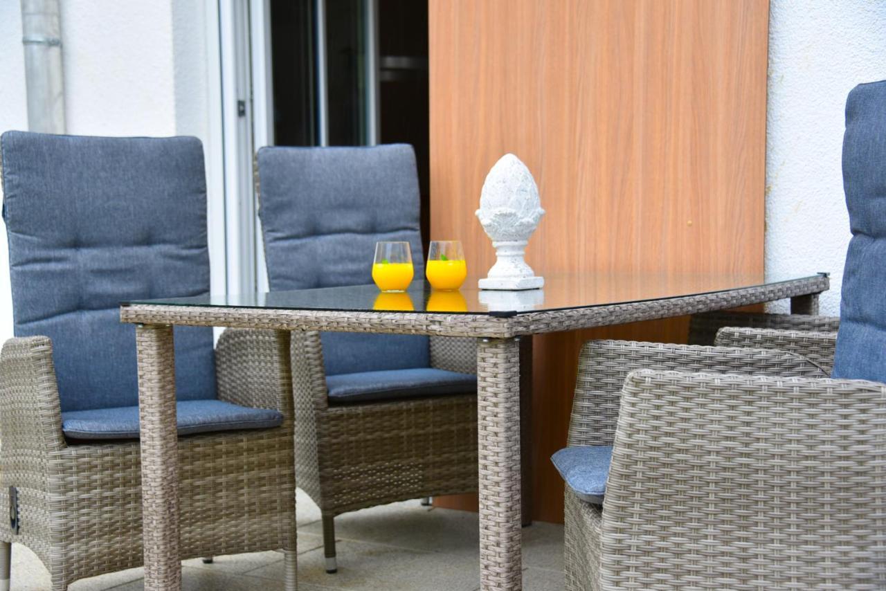Antike & Modern Deluxe 2 Mit Terrasse Apartamento Leipheim Exterior foto